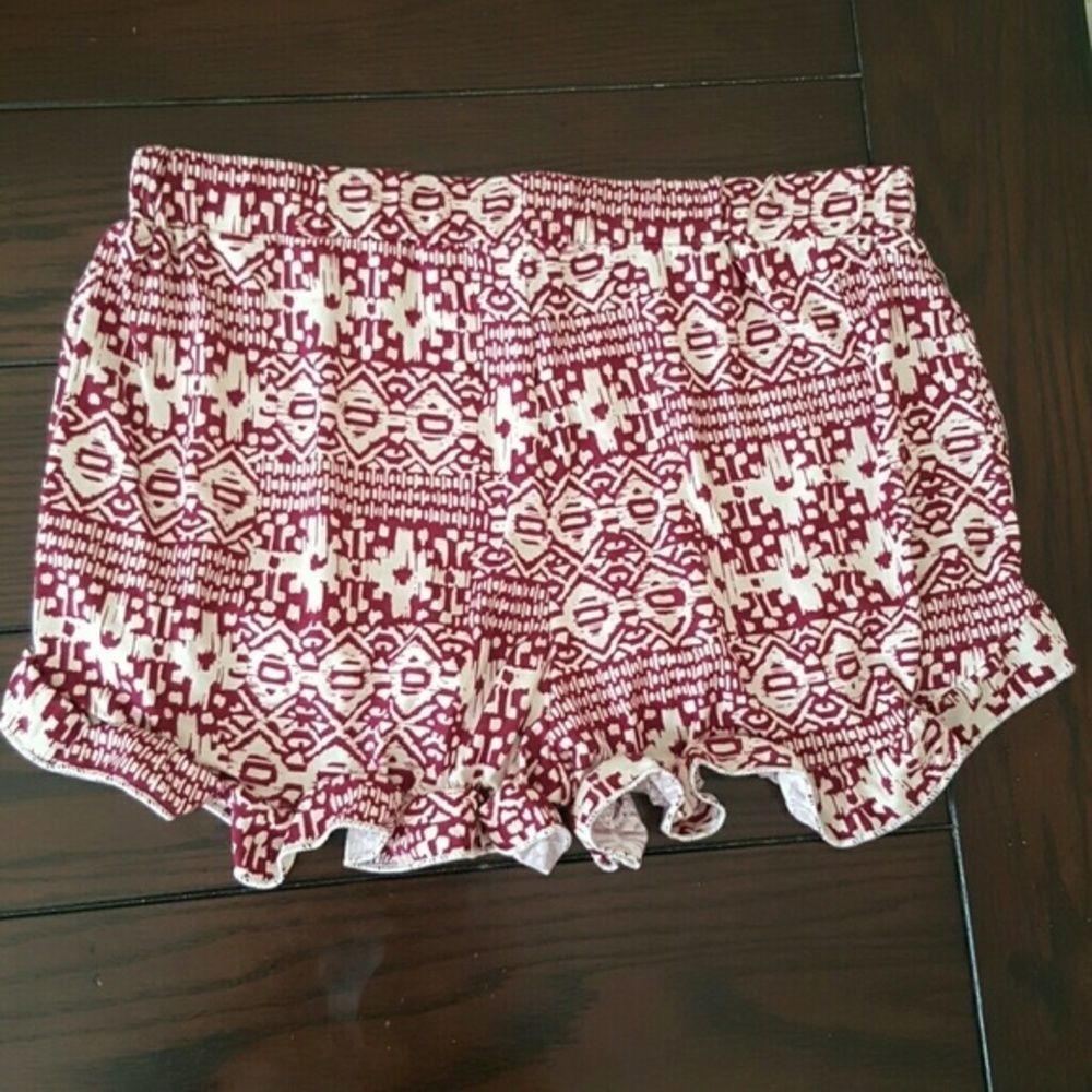 April Spirit Ruffle Shorts - Picture 3 of 4